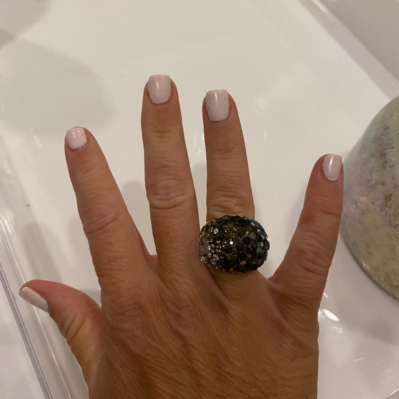 Swarovski Crystal Cocktail Ring. Purple and blue. - Picture 4 of 10